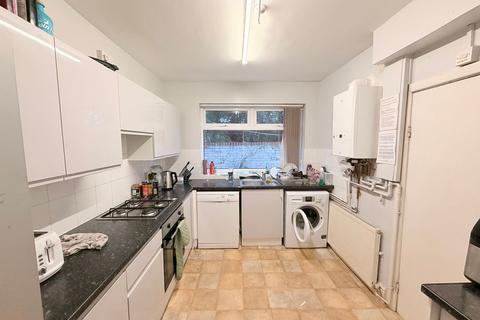 4 bedroom house of multiple occupation to rent, Kingswood Road, Manchester, M14