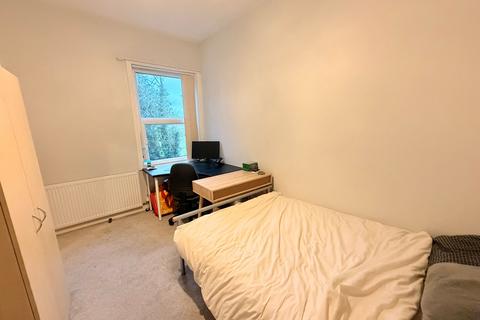 4 bedroom house of multiple occupation to rent, Kingswood Road, Manchester, M14