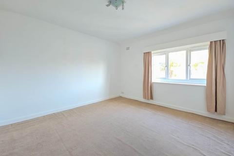 2 bedroom apartment to rent, Warwick Road, Lytham St Annes