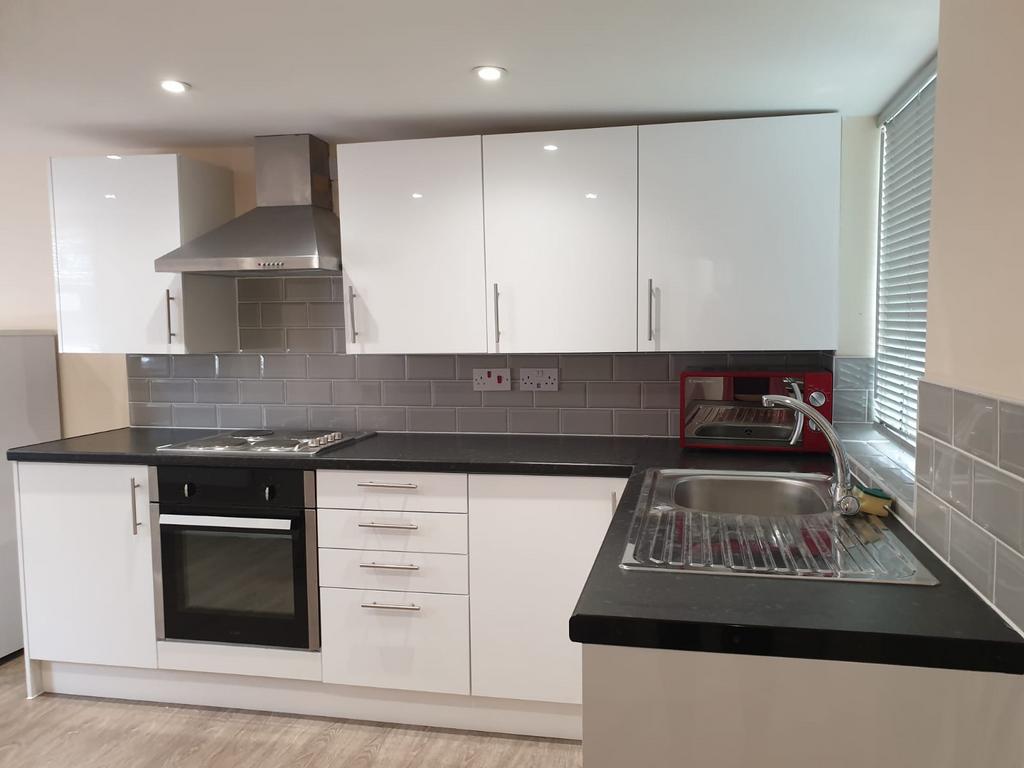 Studio flat to rent Vincent Gardens, Neasden