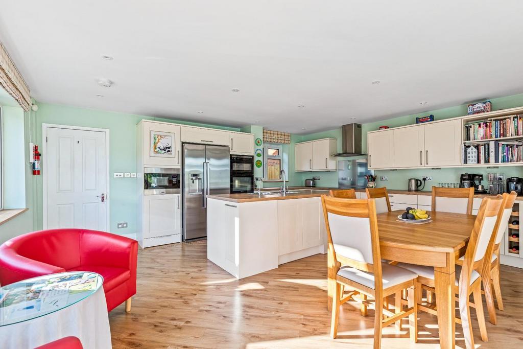 Dining Room.jpg