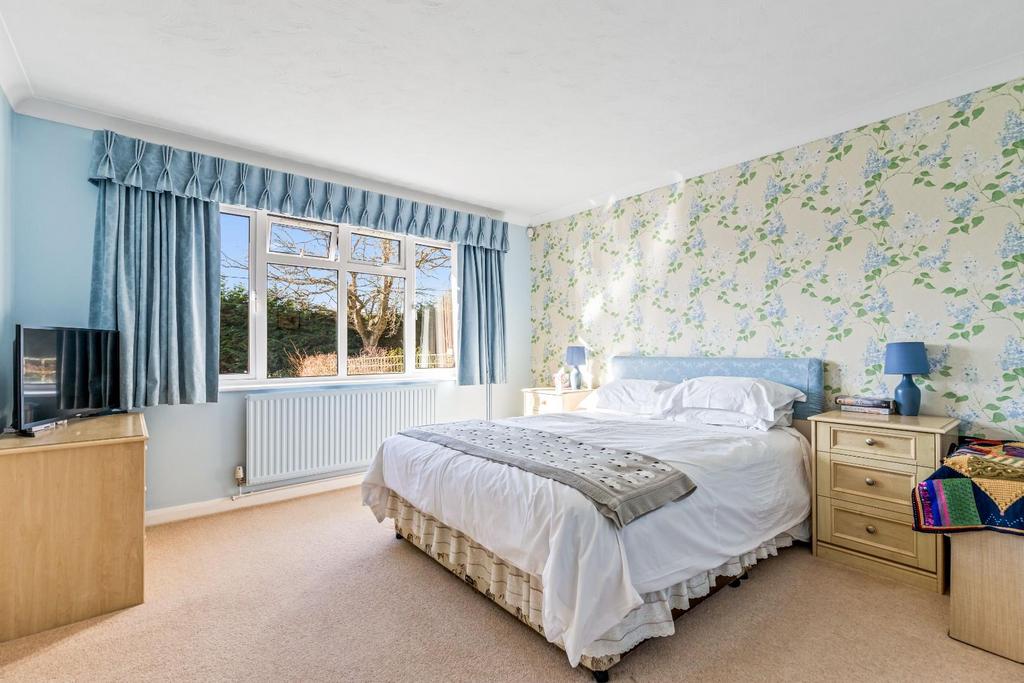 Bedroom 1.jpg