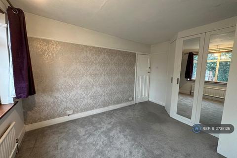 4 bedroom terraced house to rent, Horns Road, Ilford, IG6