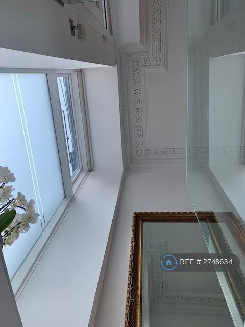 Original Features - High Ceilings