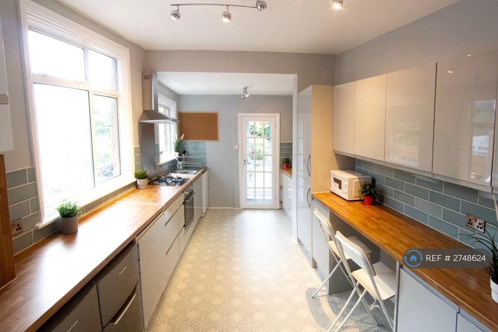 Kitchen With All Mod Cons