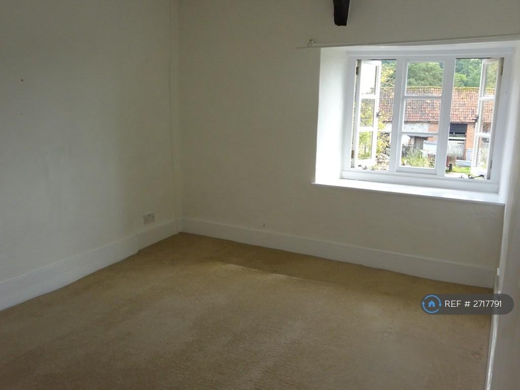 Bedroom 1. 3m x 4.6m
