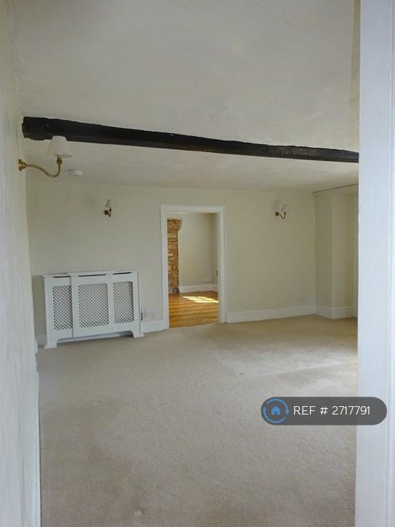 Reception Room4.5m x 4.9m