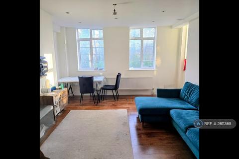 3 bedroom flat to rent, Grove House, London, N3