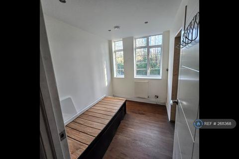 3 bedroom flat to rent, Grove House, London, N3