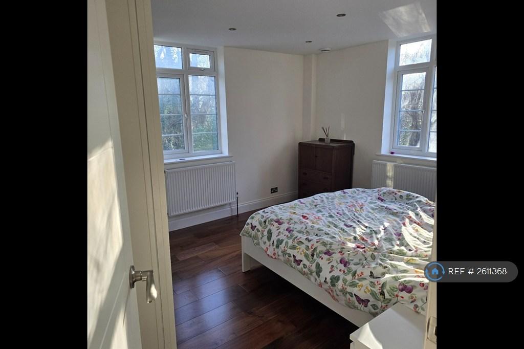 Bedroom 1 Kingsize