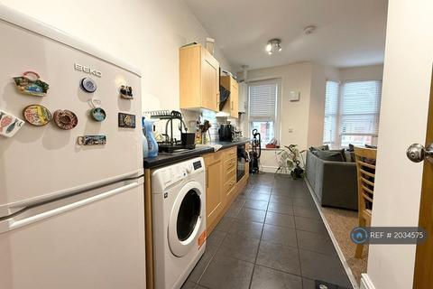 2 bedroom flat to rent, Stirling Road, Bristol, BS4