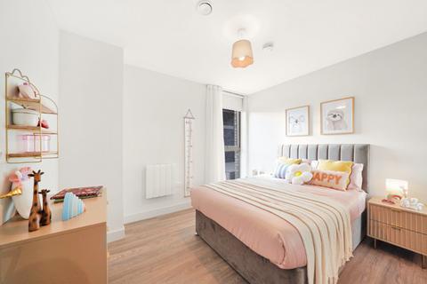 3 bedroom flat to rent, The Oakgate, Randalls Way, KT22