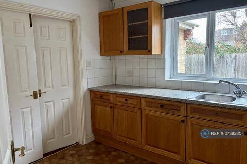 3 bedroom bungalow to rent, Tiverton Way, Cambridge, CB1