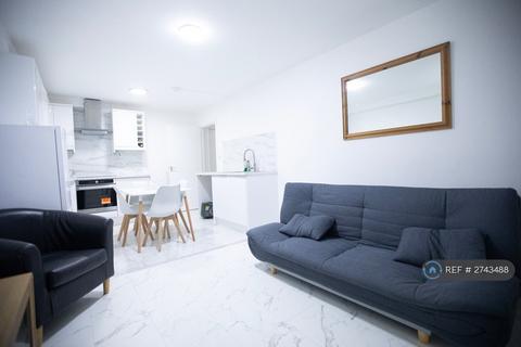 undefined, Dagenham Heathway, Dagenham, RM9