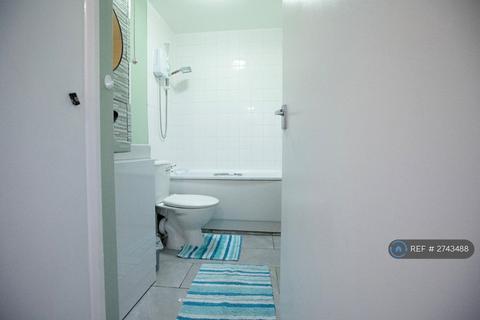 undefined, Dagenham Heathway, Dagenham, RM9