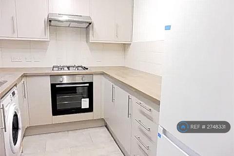 3 bedroom semi-detached house to rent, Pound Way, Southam, CV47