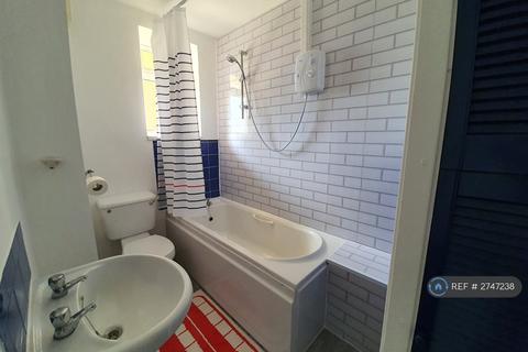2 bedroom flat to rent, Minster Court, Liverpool, L7