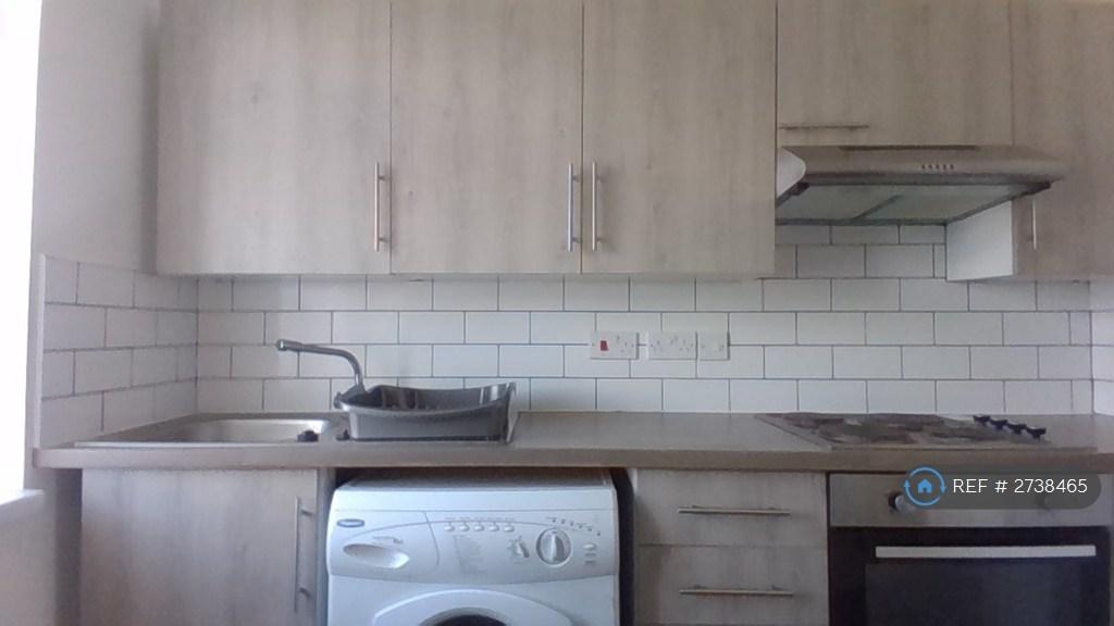 Fully Fitted Kitchen