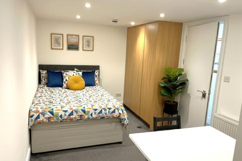 6 bedroom house to rent, Uxbridge UB8
