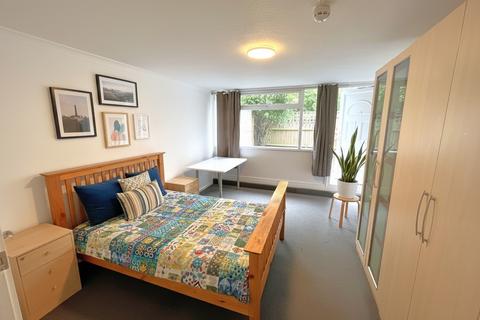 6 bedroom house to rent, Uxbridge UB8