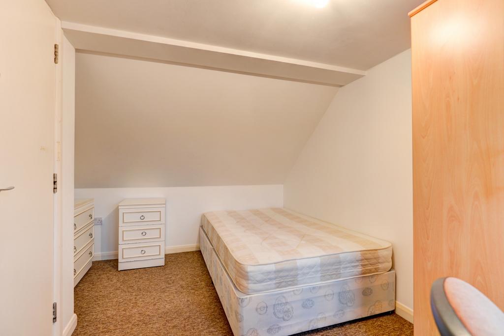 Compact, neatly presented bedroom with a single...