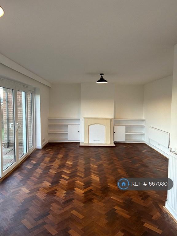 Lounge/Dining Area