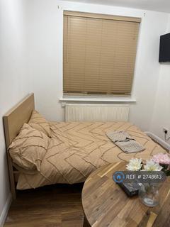 Studio to rent, East Lane, Wembley, HA0