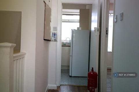 Studio to rent, East Lane, Wembley, HA0