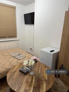 Studio to rent, East Lane, Wembley, HA0