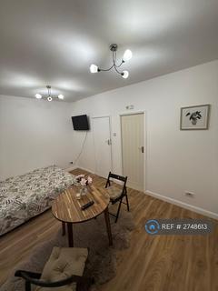 Studio to rent, East Lane, Wembley, HA0