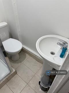 Studio to rent, East Lane, Wembley, HA0