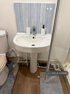 Studio to rent, East Lane, Wembley, HA0