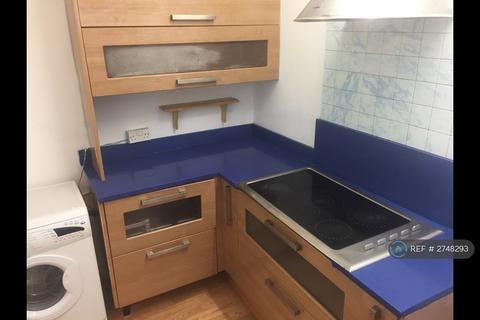 2 bedroom terraced house to rent, Lichfield Road, London, E6