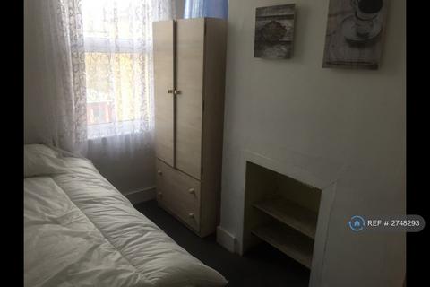 2 bedroom terraced house to rent, Lichfield Road, London, E6