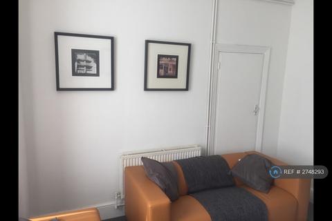 2 bedroom terraced house to rent, Lichfield Road, London, E6