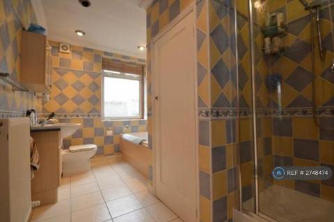 3 bedroom semi-detached house to rent, Peaketon Avenue, Ilford, IG4