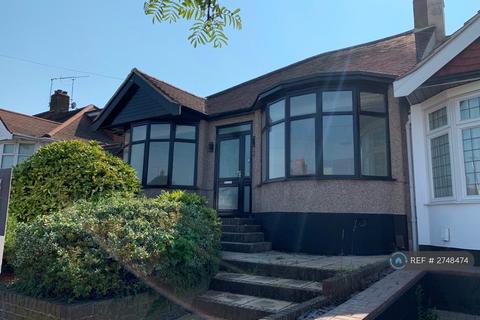 3 bedroom semi-detached house to rent, Peaketon Avenue, Ilford, IG4