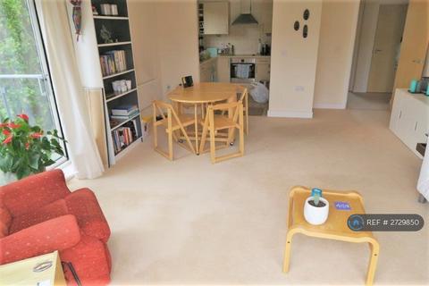 2 bedroom flat to rent, Rosse Gardens, London, SE13