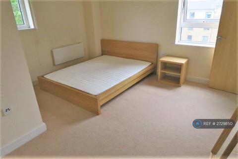 2 bedroom flat to rent, Rosse Gardens, London, SE13