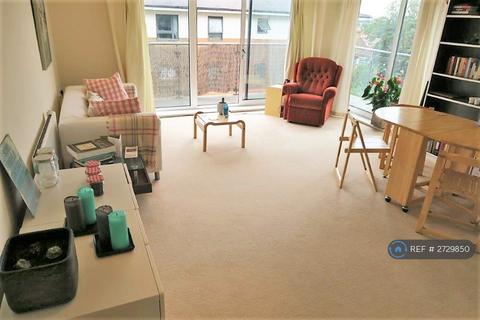2 bedroom flat to rent, Rosse Gardens, London, SE13