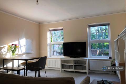 3 bedroom flat to rent, High Street, Southgate, N14