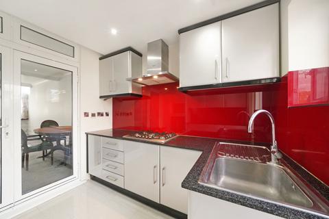 4 bedroom terraced house for sale, Landseer Close, Edgware HA8