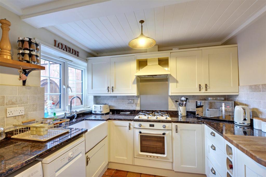 Kitchen 1.jpeg