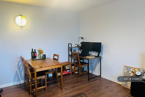 1 bedroom flat to rent, Basque Court, London, SE16