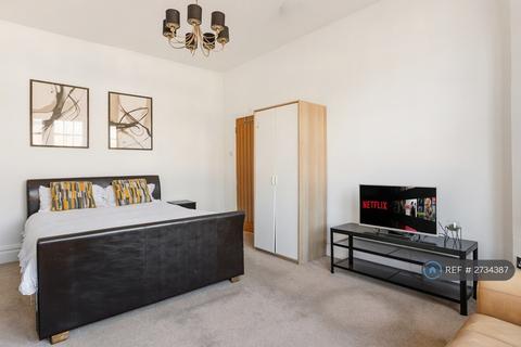 undefined, Lansdowne Road, London, N3
