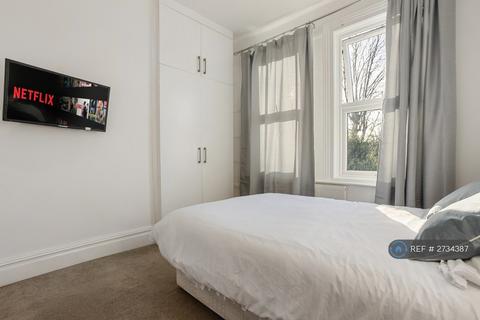 undefined, Lansdowne Road, London, N3