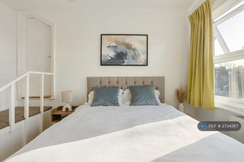 undefined, Lansdowne Road, London, N3
