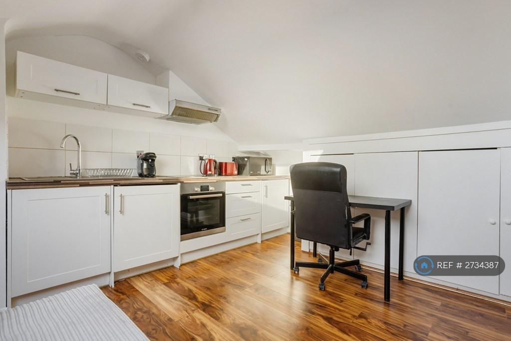 Room 4 (Top Floor)