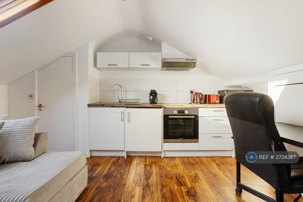 Room 4 (Top Floor)