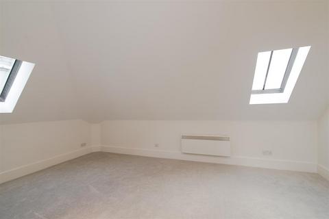 2 bedroom apartment for sale, Boatrace Court, Mortlake High Street